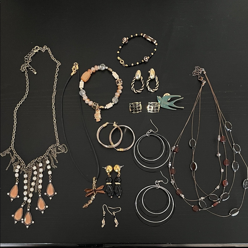 Assorted jewelry